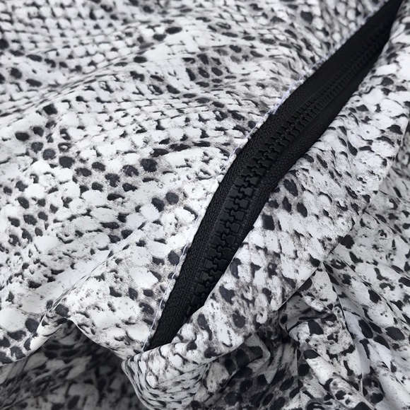 ❤️NWOT Varley Highland Puff Jacket Contrast Snake Size Large - Picture 10 of 11